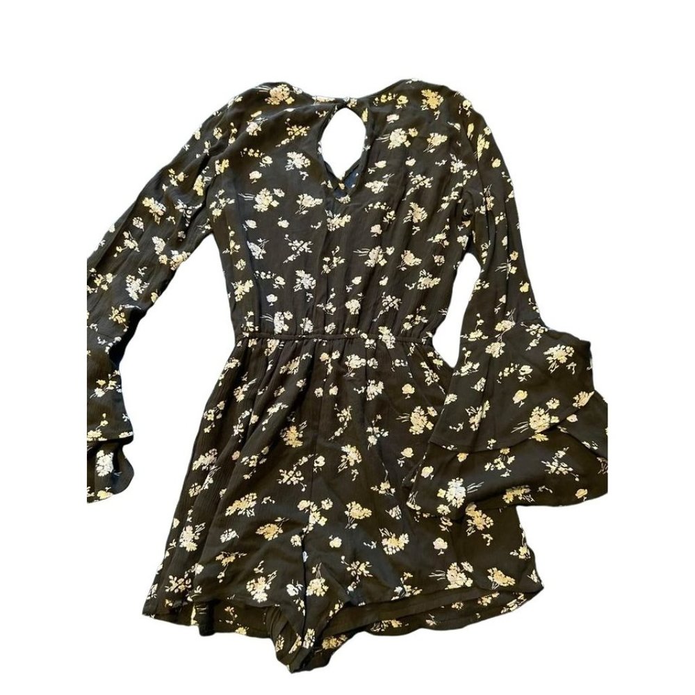 Hollister- Stylish Romper-size Small - Picture 4 of 5